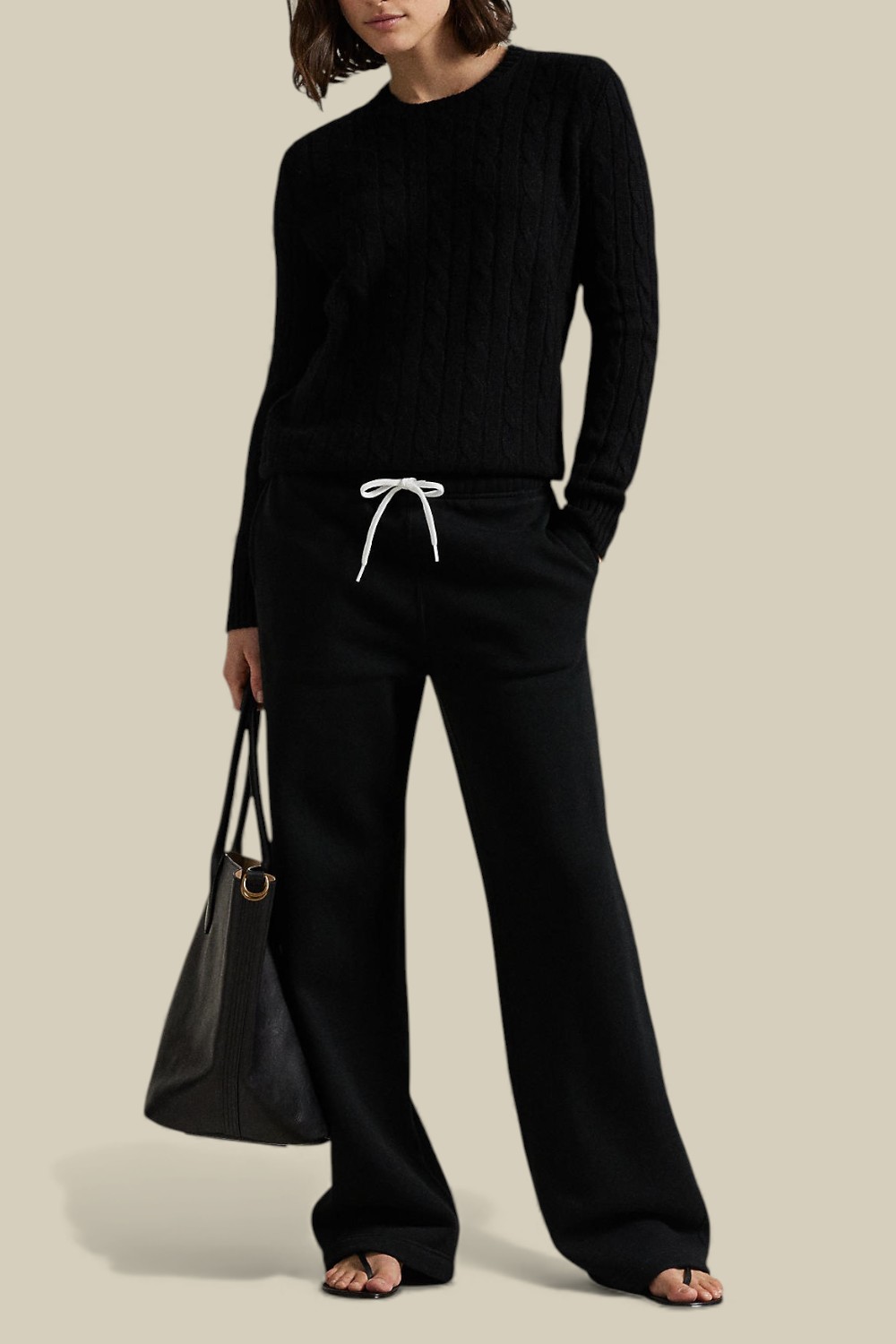 תמונת כל הלוק של מכנסי ג'וגר